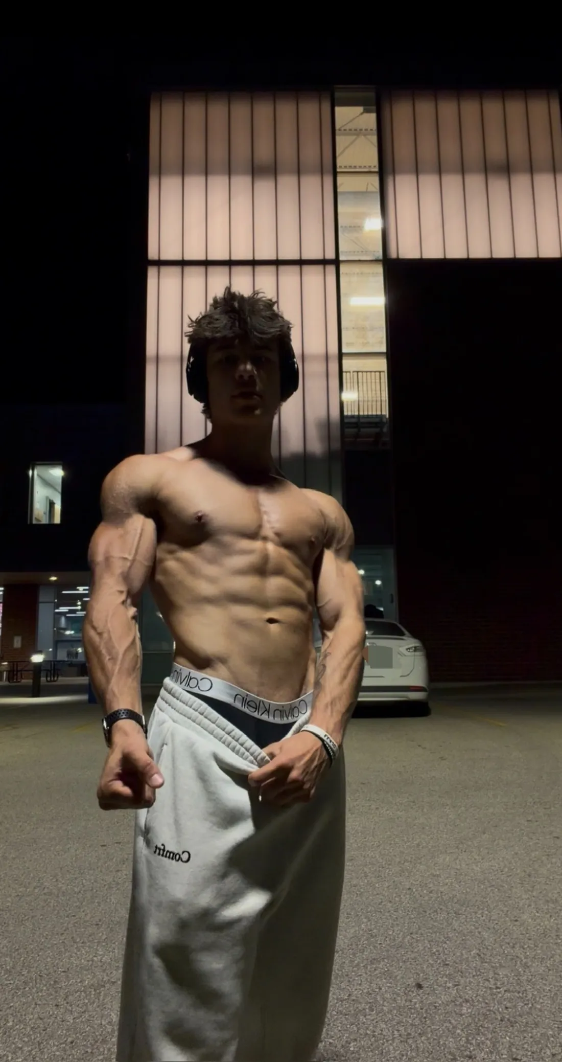 Coach, evening physique photo